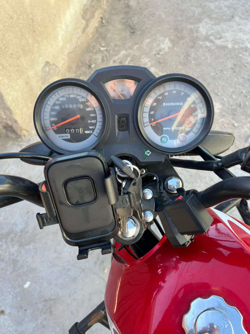 دراجه شاينك موديل 23 مرقم لوحه وسنويه نكليزي بسمي تحويل مباشر مكفوله كامله ماعازه شي فقط قمجي كيلو متر عنواني بغداد المشتل 
السعر 1850 وبيه مجال ***********
