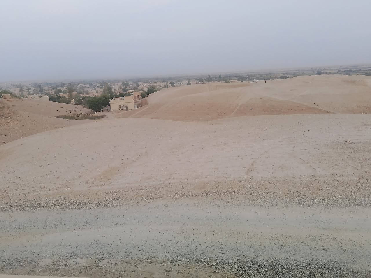 السلام عليكم ارض سكنيه للبيع في قريه الصباغيه قريبه من الشارع العام مساحه الارض 2دونم للاستفسار اكثر اتصل ***********
