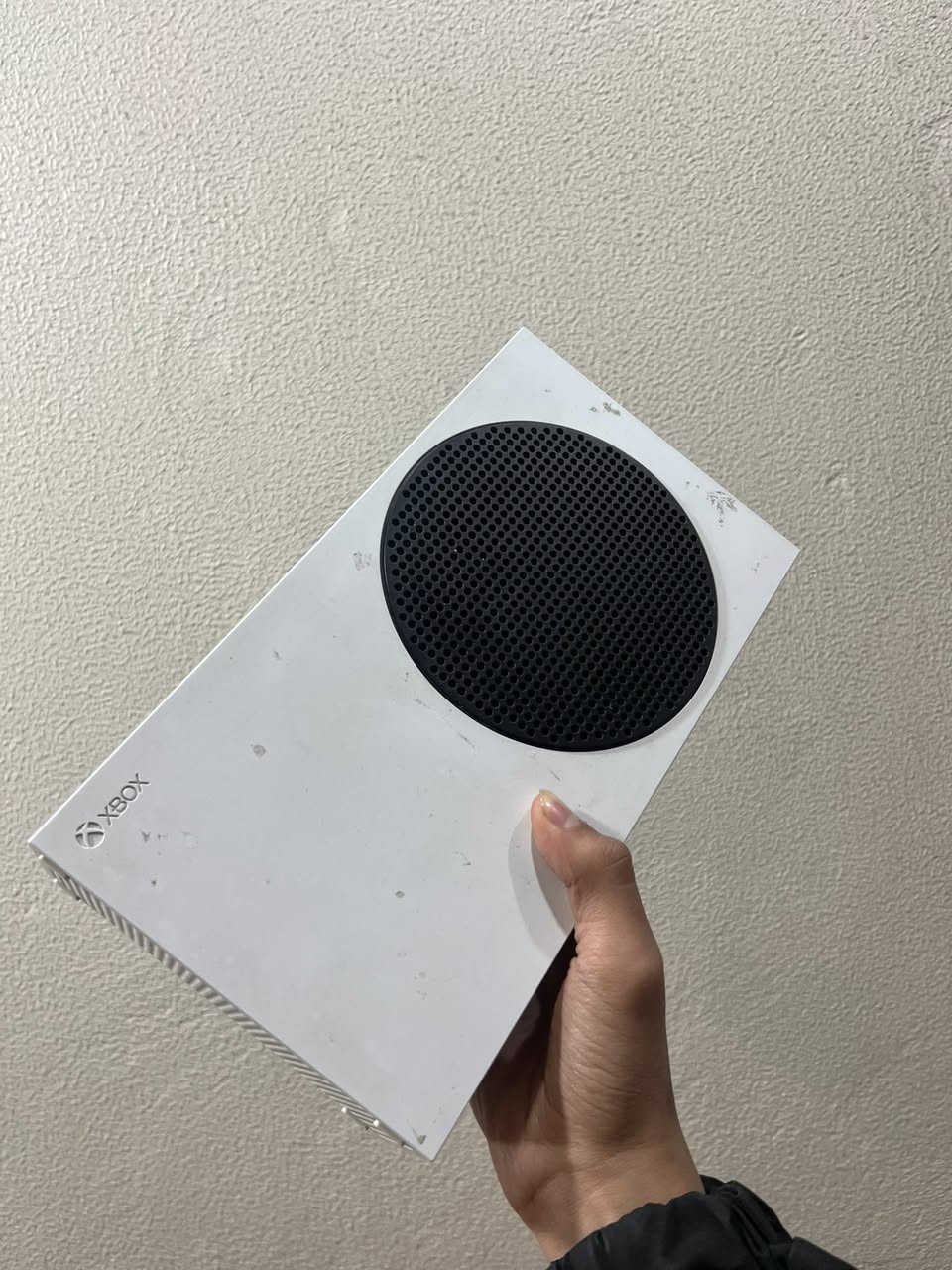 سلام عليكم بلي استيشن  نوعيه اكس بوكس سيرس اس جهاز نضيف كلش ما مستعمل اهواي  سعره 350وبي مجال حك الجيه رقم *********** مكان بغداد شارع فلسطين
