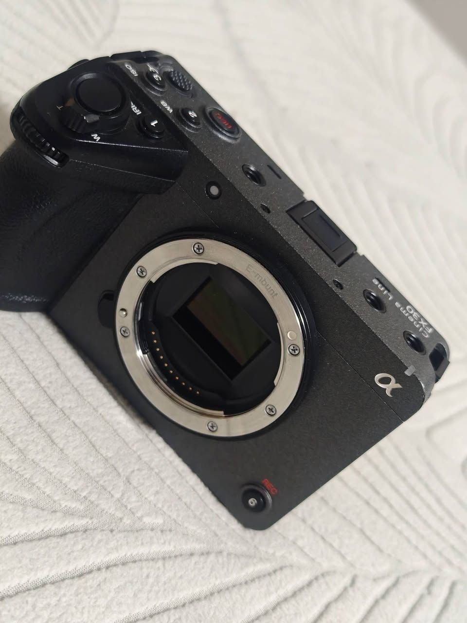 للبيع - مستعمل
• Sony FX30 + Tamron 17-70 mm f/2.8 (2,550,000 IQD)

• Lexar CFexpress Type A 160GB (170,000 IQD) كرت ذاكرة سريع جدا يدعم كل اعدادات الكاميرا

• K&F Concept NANO-X Variable ND Filter 67mm (60,000 IQD)
من افضل فلاتر الـND

• FZ100 Battery إضافية (30,000 IQD)

-----------------

الكاميرا بحالة ممتازة ومابيها أي مشاكل نهائيا سبب البيع لتطوير المعدات
عنواني بغداد المنصور

السعر الكلي: (2,810,000 IQD)


**إذا كنت صاحب هذا الإعلان وتريد حذفه لأي سبب، رجاءا أرسل رسالة إلى الدعم الفني**