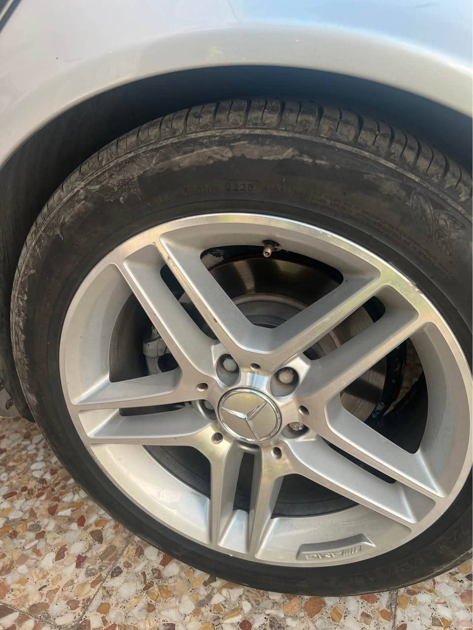 السلام عليكم اخوان سيارة مارسيدس E350 فول مواصفات مكفوله من كلشي كهربائيات ميكانيك كشر تبريد ثلج باسم الحجي فتحة سلايت حساسات خلفي كشنات كهرباء سيارة جديدة  بمعنى الكلمة بلادية كلها دشبول كشنات بلادية لا فطور ولا جراد بالصبغ  للاستفسار الاتصال على الرقم ***********
السعر 150 بغداد, العراق
