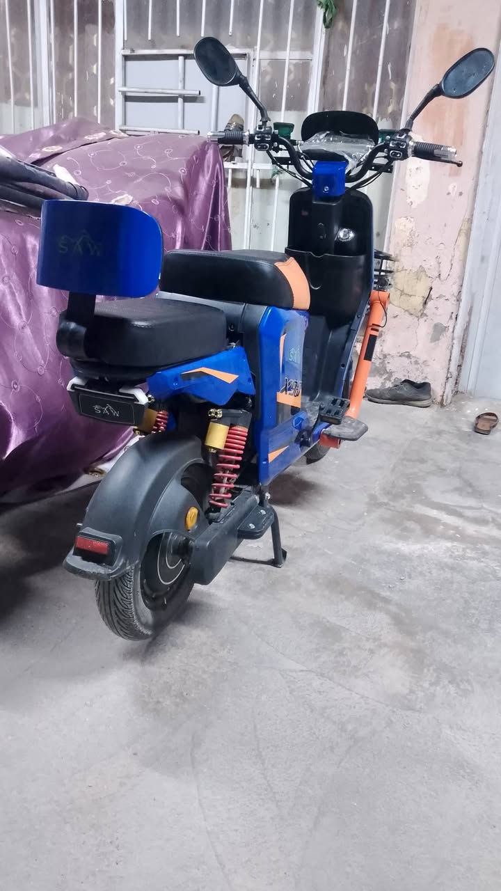 دراجه شحن جديده كلش شرط مستخدمه ايام ست خلايه يعني 6 بطاريات سرعه 60 كل شحنه فول تمشيك 100 كيلو اربع سرع مكاني سماوه ام العصافير السعر 600 وبيه مجال كلش قليل ***********
