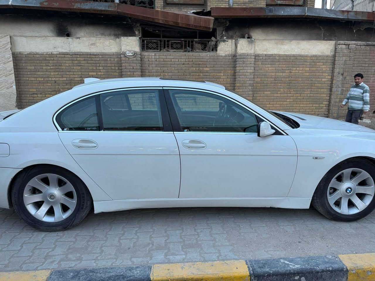 السلام عليكم 
باخره ٢٠٠٥ محدثه ٢٠٠٨
٧٤٥ i
بيها منظومه غاز ايطالي 
رقم كركوك اصولي ملصق وسنويه
بدون كمرك 
السعر 80 
***********
