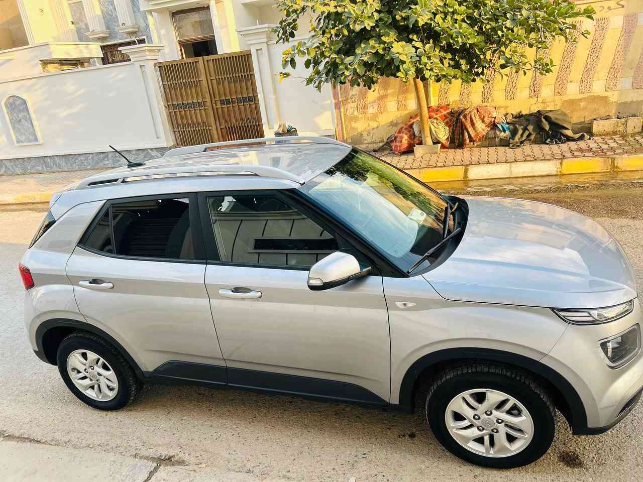 السلام عليكم
عمي اقرة المنشور زين واتصل علية كلشي موضح بالمنشور 
للبيع هونداي فينو 2024 محرك 1600 دوش
ماشية 27km السيارة بجم صندوك كبس
بيها شخط بالصفحة بالبابتين والداير لخلفي واني رشيتهن
يعني من اليدات الباب وانت نازل فوك ماكو شي موضح بالصور  بشرط بدون دواخل وبدون ايرباكات وبدون فتح وتبديل
السيارة جديدة بمعنا الكلمة ع وضع الشركة وبالحقيقة احلة من الصور رقم انبار (شهداء) اسويلك وكالة عامة باسمك
مواصفات الفينو معروفة ميحتاج اكتبها
السعر 126 علماً السيارة تكلفتها اكثر
شراي اتصل وبيك خير وتدلل 
***********
مكان السيارة الانبار الرمادي
