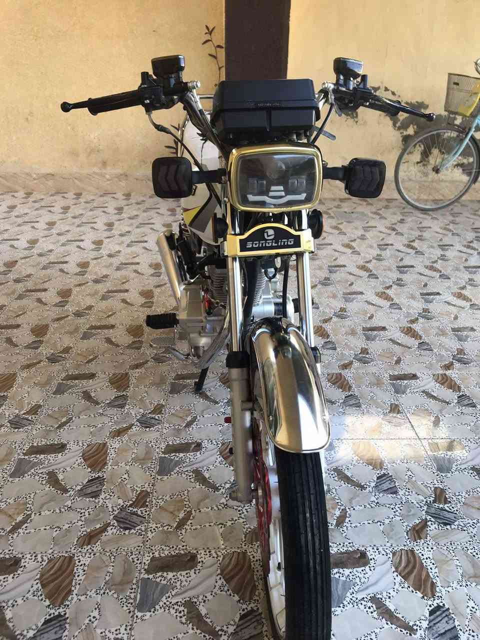 نشر بسبب الوعود الكاضبه
دراجه سيفان موديل24عل25 دراجه كفاله عامه تجي تفحص وشوف سعر خاص راسلني وتدلل رقمي *********** وتساب بي
