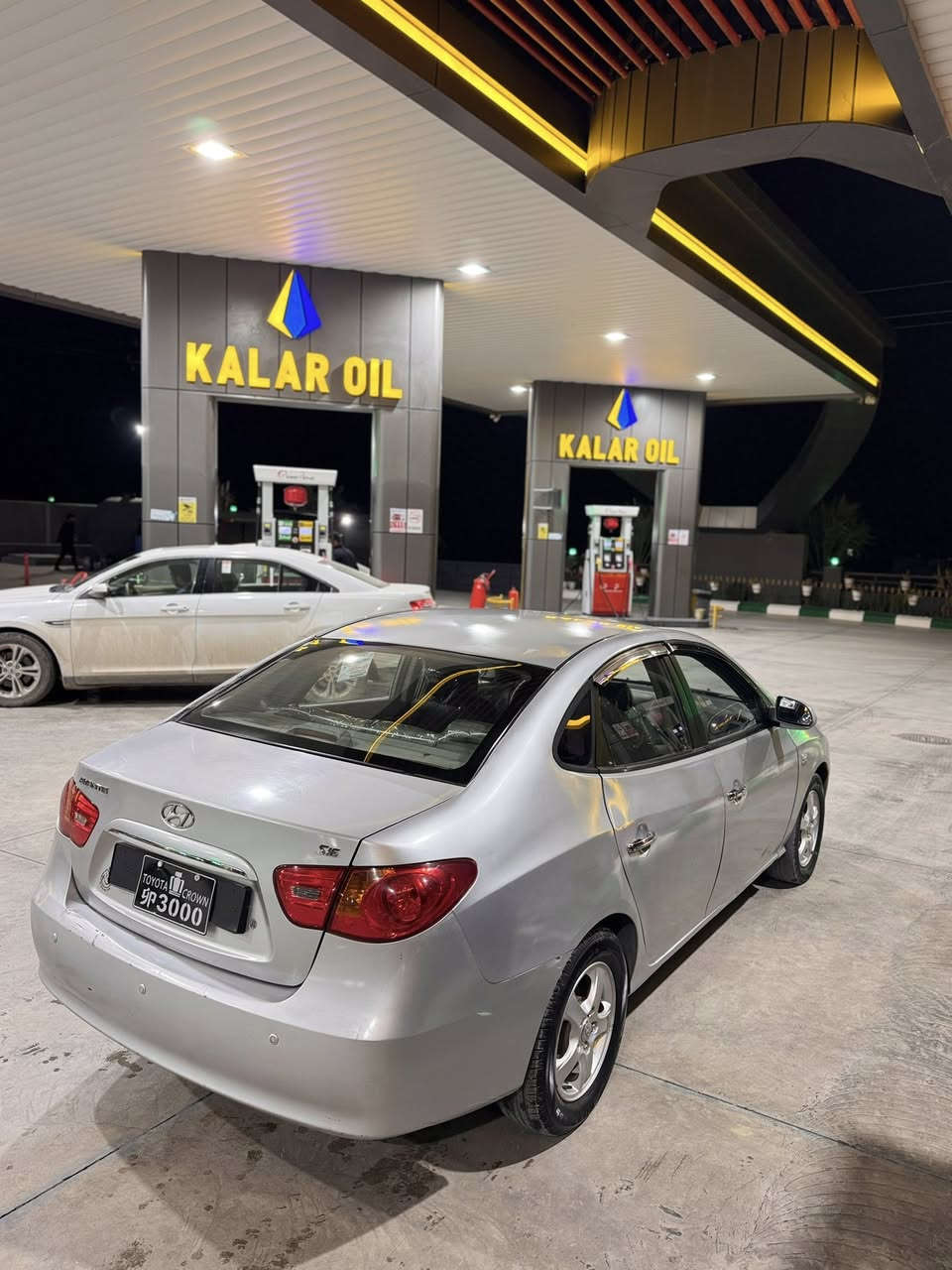 ئەڤانتی بۆ فرۆشتن 
2008
٢٥٠ مەسرفی بوو بۆم تێریتۆ
فوولل فولە
سڵاید 
مەکینە بچووکی دەکشن بەرز
هەموو شوێنێکی تازەیە
و مەسرف کراوە
لە کەلارم 

ئەگەر موشتەری نیت تەلەفوون مەکە لەگەل ڕێزدا…
0777 885 8481
