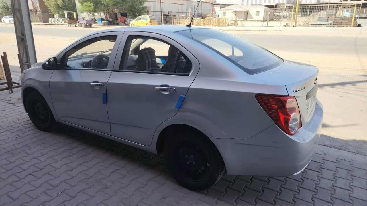 شوفرليت سونك 2012
محرك 1600 رقم قادسية انكليزي
مداور ثاني يوم بأسمي السيارة 
تبريد تدفئة شغال حدادية وكير ومحرك خير من الله
السعر 62 وبيها مجال مكانها نجف
تواصل ***********
