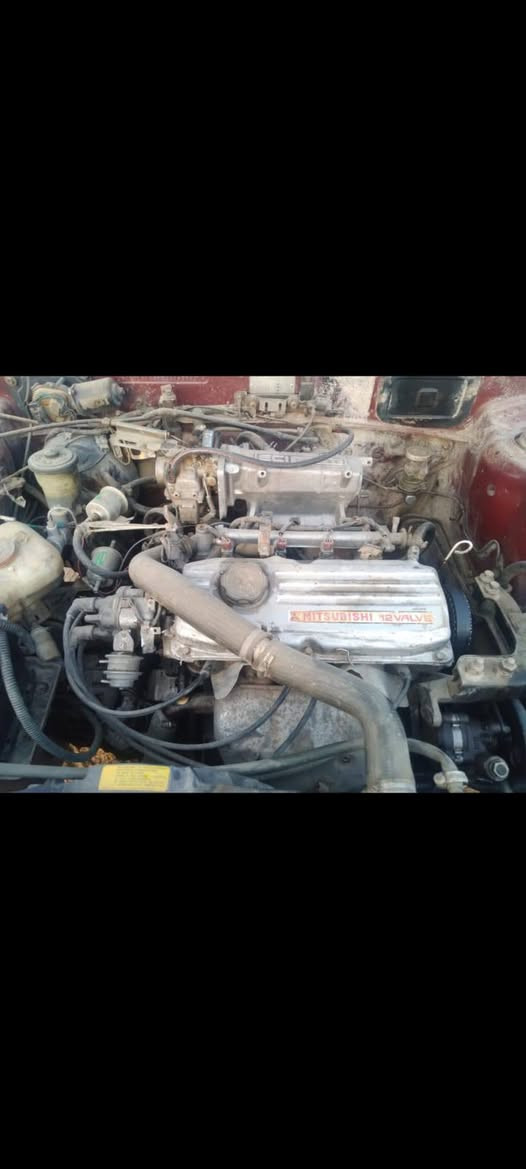 لانسر
محرك أو كير زينات 
وكاله أو تحويل سنويه خضره 
السعر 18او بي مجال
***********
