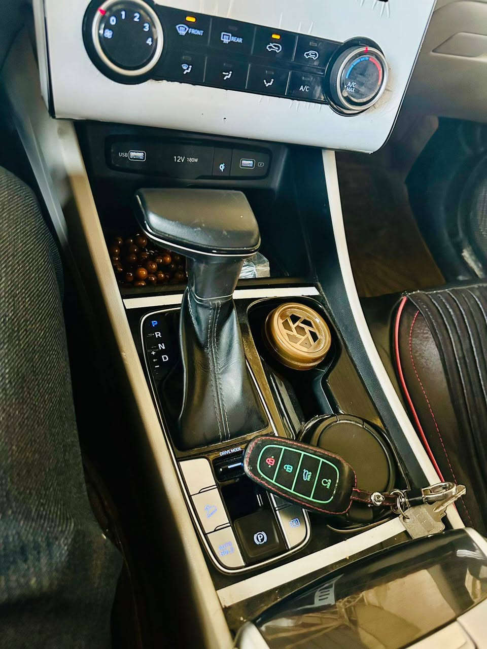 السلام عليكم
توسان 2023 للبيع رقم بغداد ماشيه ٢٢٥٠٠ الف لحد الان على وضع الشركه لزگات الشركه بيها وتايرات الشركه سبير مانازل مكفوله من الدعاميه للدعاميه من گشر گير محرك نظافه 100% كامره خلفيه حساسات اماميه خلفيه تحكمات قطعتين تبريد
الكراسي الاماميه كهرباء وبعد هواي مواصفات بيها ماعدا البونوراما للتواصل على التلفون *********** وبيه واتساب
