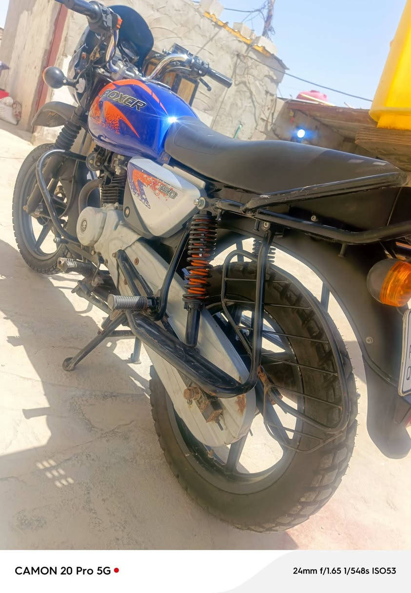 سلام عليكم 
للبيع بوكسر
23 فحل
رقم بصره 
لايت زنون جديد
حجم المحرك150cc
تايرات جدد
يعني دراجه بمعنى الكلمه نضيفه 
ماشيه 17الف
اوراق كامله 
السعر مليونين وتلثميه وبيه مجال
العنوان بصره قضا الدير ناحيه النشوه
الرقم الهاتف ***********
