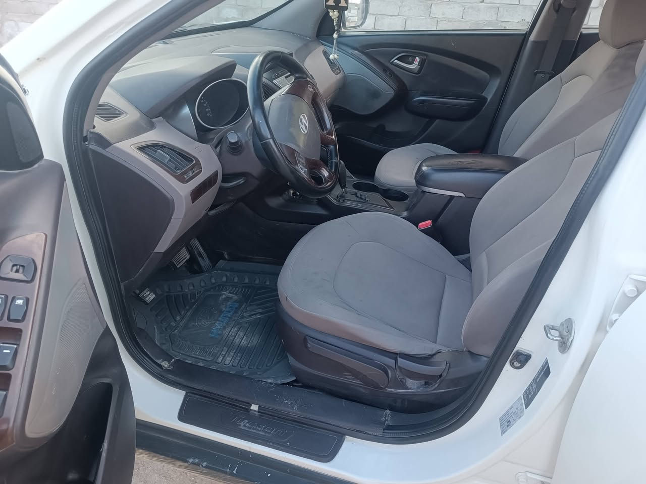 توسان خليجي موديل 2012
محرك 2000
مصبوغه عام 
سياره بسمي سنويه الى 27
 رقم بغداد 
مكان سياره حله 
السعر 110وبيه مجال 
***********
