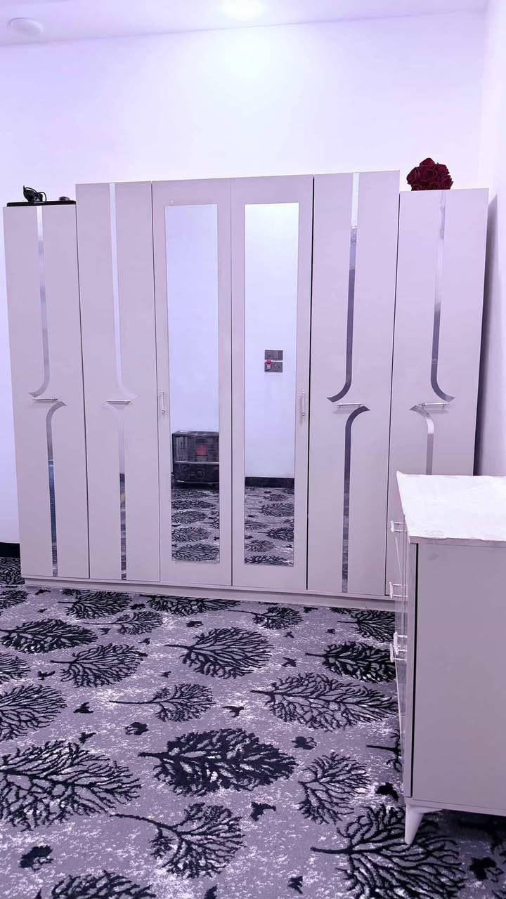 السلام عليكم  بيع غرفة نوم تركي
عدد القطع 5
تخت وميز اثنين جانبي ايسر وايمن 
وميز المراية
كنتور ست ابواب
 ونظيفة جداً من الداخل و الخارج 
العنوان رشيدية قطاع السادس 
للأستفسار الاتصال على الرقم ***********
