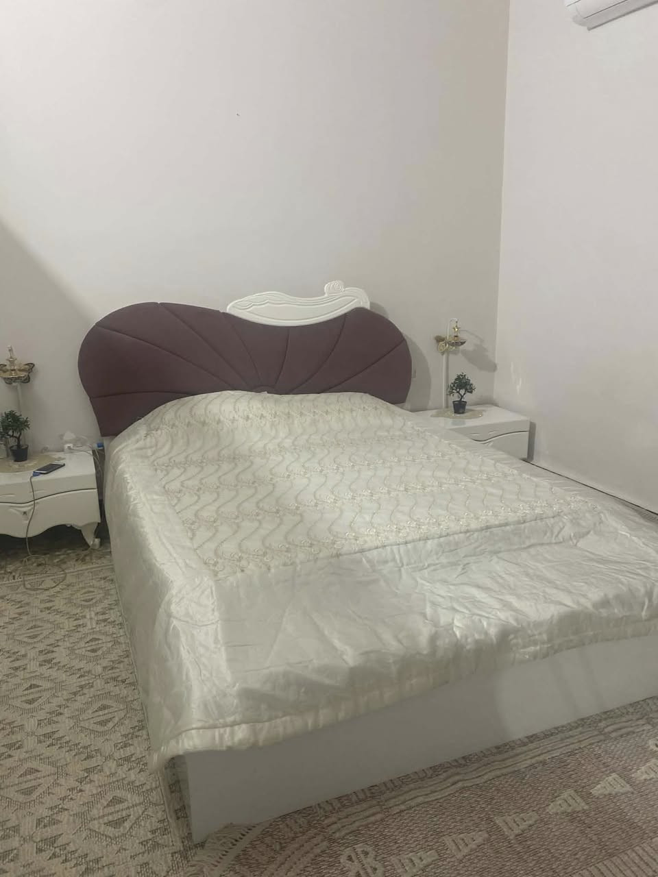 يوجد مشتمل ارضي للايجار في الكرامه خلف شارع ٦٠ فرع مطعم تاج محل مقابل الملعب الخماسي بمساحة ١١٠م يحتوي على غرفتين وصاله ومطبخ  وصحيات داخليه وخارجيه بدل للايجار المطلوب ٥٠٠ الف للاستفسار الاتصال بالرقم ***********
