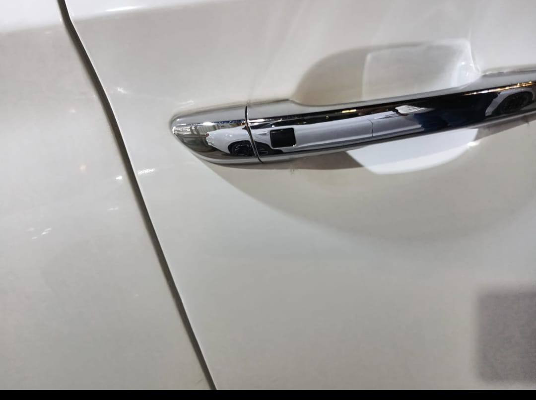 السلام عليكم هونداي توسان 2019 خليجية شركة الكاصد فول مواصفات ما عدا البانوراما محرك 2000 دوش بصمة ابواب بصمة تشغيل ترحيب مري شفط كشنات جلد كشن كهرباء تبريد قطعتين حساس امامي خلفي كامرة شاشة لد امامي خلفي السيارة بيهة فقط شبر صبغ الباب خلفي اما بقية السيارة مكفولة ماشية سيارة 52 كيلو حقيقي تخم تاير جديد سبير منازل خمسة ويل كب كير محرك تبريد صدر مكفول رقم بغداد الدولي الجديد سنوية وهزة كله جديد السعر 198 وبيهة مجال 
العنوان :بغداد الاعظمية
الاتصال :***********
