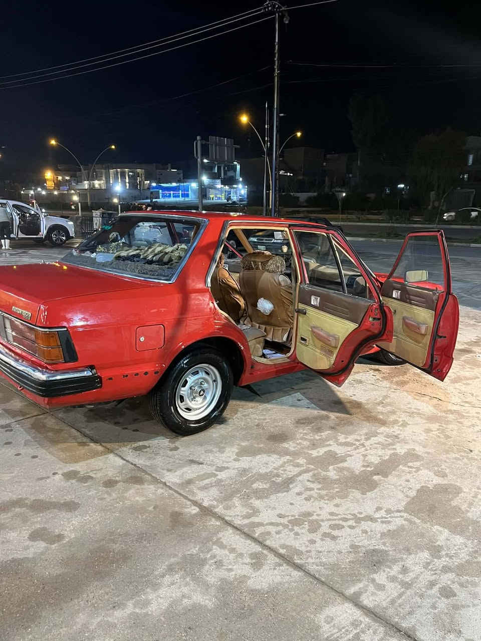 سياره داتسون ياباني موديل 1980 25 ورقه بي مجال  صاحبو موجود شرط تحويل تبريد شغال وتدفئه شغال كابون موجود سياره حلوه مال جناي ***********
