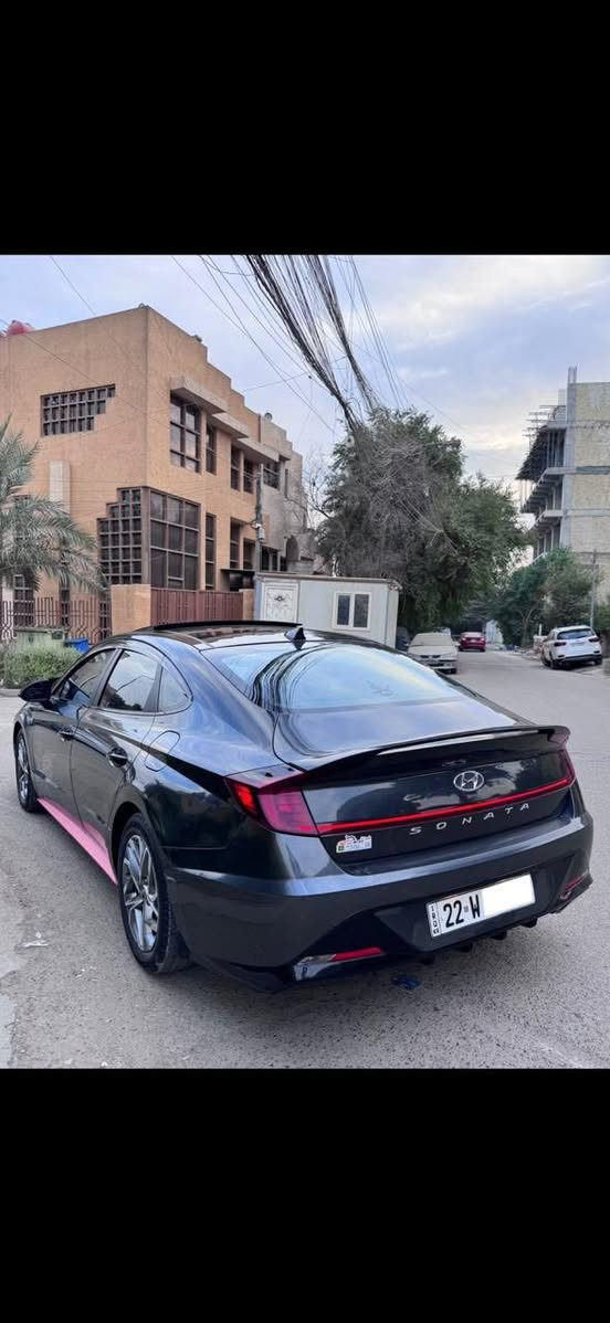 سيارة سوناتا 2022 وارد امريكي كلين شماليه
فول مواصفات 
محرك 2500gdi 
المواصفات 
-فتحه - بصمه - شاشه كاربلي - اربع وضعيات قياده - رادار امامي - رادار خلفي - نقطه عمياء - تدفئه كشنات - قياده ذاتيه - تحديد مسار - قطعتين تبريد - تشغيل عن بعد - كامره خلفيه - حساسات مري - تدفئة ستيرن - فتحات USB - تحكم مقعد كهربائي - تحمكات مقود - مصابيح led 
السياره ماشيه ٥٠ الف كيلو بأسمي تحويل ثاني يوم 
السعر : 177 وبيها مجال 
العنوان : بغداد حي القاهره 
للاتصال : ***********
ملاحظه : السياره بيها طخه خفيفه من البنيد
