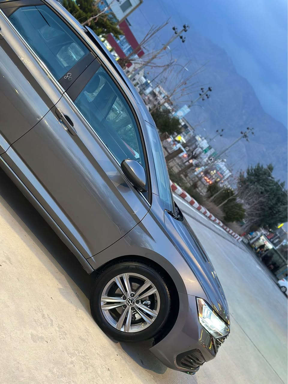 شوێن رانیە      سحر. 140$.   ژم  ***********
جیتە مۆدیل. 2024 ماسەفات ئەمریکی SE فوول 
ماسەفات پانۆرامە شاشە ئەلیکترۆنی ڕادار خەتی جادا ئۆتۆ ستۆپ ئۆتۆ ترافیک ئاوێنە رادار سێ مۆدی لێخورین دەسک لەمس  کوشن جڵد کوشن هیتەر. تەبریت دوو زۆن 
بۆیاخ یەک پارچەی بۆیاخە پارچێکی شی گۆراوە بە بەیلاد
لای سەکنی حادیسەیەکی هەیە بەس قورس نیە 
 حەماوە و راتەری بەشەرت و بەزەمان 
ئیرباگ شان و سووکان سیستەمە  حەماوە بەشەرت
رەقەم شانسی(3VW7M7BU6RM013712) 22هەزار رۆشتوە 
سەنەوی و هەزەی هەمووی تازەیە تازە رەقەم کراوە 
    شوێن رانیە.     سحر140$    ژم *********** وتس رانية, السليمانية
