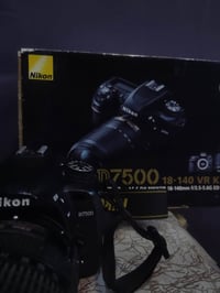 كامره نيكون 7500 D للبيع استعمال شخصي ملحقاتها بدي العدسة الاصلية 18 1...