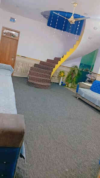 دار 🏠 للبيع 
المساحه 400م 
يتكون من غرفتين وصاله واستقبال ومطبخ ومجمع داخلي وخارجي 
البيت بناء حديث 2025
الموقع طريق ربيانه قرب حسينيه حجي شاكر 
ثاني بيت عن التبليط للاستفسار اكثر مراسله الصفحه او الاتصال على الرقم ***********
