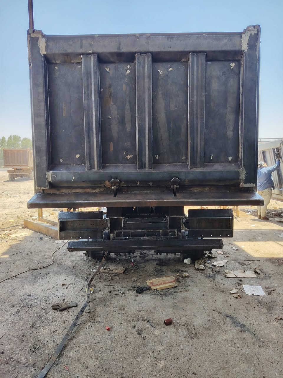 متاح عربه ماك نيسان جاهزه
***********
