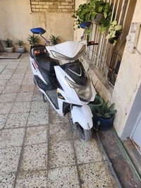 دراجه شحن شغاله وجاهزه للبيع السعر ٤٠٠ قفل ٠٧٨١٦١٦٧٧٧٣