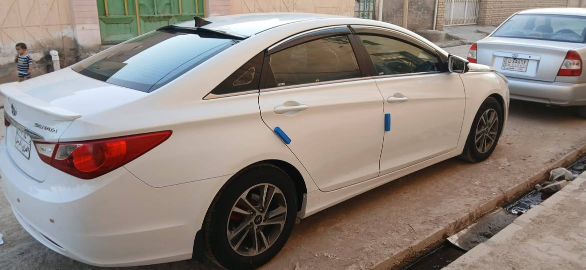 سوناته خليجي 2012سياره جاهزه مانقصه برغي محرك 20400بسم كردي والمداور ثاني يوم بيه صبغ شبر عله طول البنيد بدون ضربه والسياره مكفوله ماعده الي مكتوب كدامك رقمه اربيل السعر 120 مكانه دوانيه قضاء الشنافيه***********
