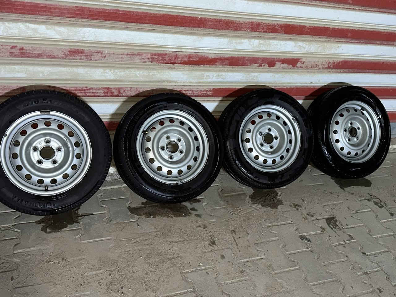 تخم ويل عادي كوري اصلي حجم ١٥ نضيف  تايرات زوج نضاف وزوج نص عمر  السعر ١٩٠ وبي مجال قليل كلش مكاني نجف ***********
