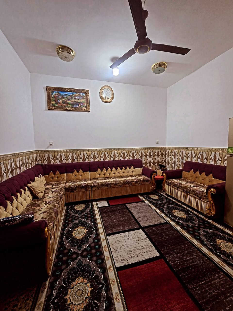 ١٠٠م درجه اولى اساس وسقف صب كونكريت بناء طابوك  ٣٥مليون يحتوي على غرفتين نوم صاله مطبخ صحيات استقبال   الطابق الارضي جاهز الغرفه الثانيه  بدون سقف فقط.   الدار جاهز. كاشي سيراميك بورك  مثل ماموضح في الفيديو  عنوان الدار  النجف الأشرف كوفه براكيه خلف مدارس السفير وافاق العلم.   قرب شارع علكم.    عنوان المكتب الكوفة شارع المعمل قرب شارع المطار القديم مجاور صيدليه بلال مقابل صيدليه زحل جوار شارع سيد حبيب 
***********
***********
