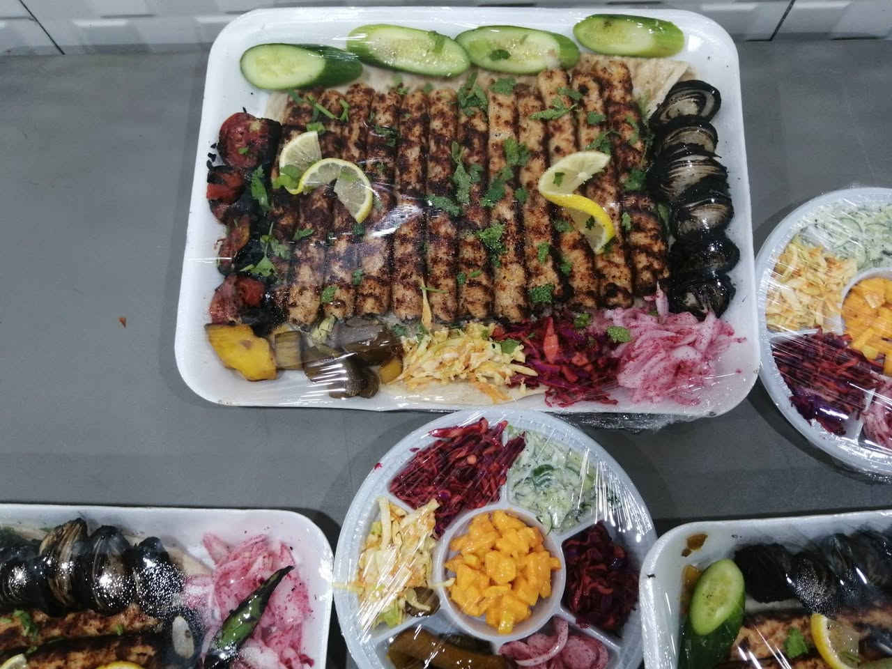 طعم وترتيب فد شي كيلو  كباب دجاج معا مقبلاب وطماطه شوي وبصل شوب وفلفل شوي كل هذه  ١٢ الف توصل موجود كل حديثه عندك خطار عندك سفره وين متريد يصلك العنوان بنداهر قرب مرطبات الداهري للحجر ***********

