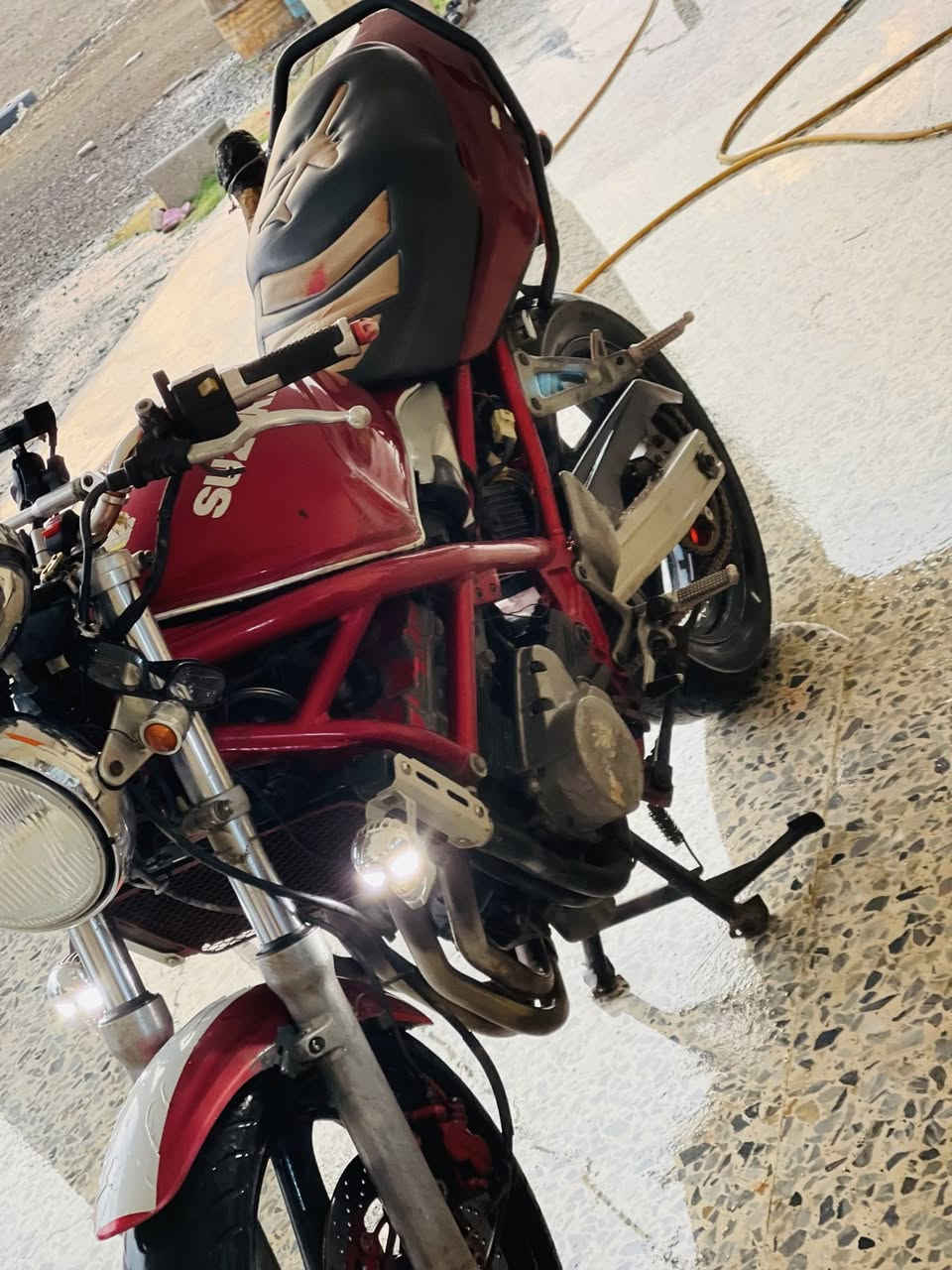 السلام عليكم بانده ربع كرستال اي نقص مابيها تراي للبصره للاستفسار رقم *********** خاص ماكو ممتواجد اتصل مو شراي لتتصل وتعبني ؟؟
