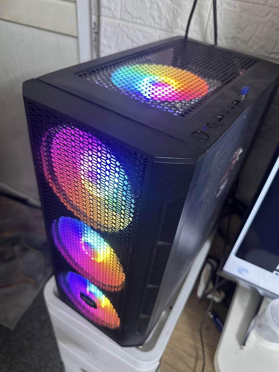 12th Gen Intel(R) Core(TM) i5-12400, 2500 Mhz, 6 Core(s), 12 Logical Processor...
Case cover acer 4 fan & led argb 

Gpu:gtx1650 super ddr6 gigabyte windforce

Hard: hhd 1TB

Hard: ssd nmve m.2 1TB

Ram:8

Power:500W xt. Xfx

Motherboard asus 610m-k
٤٥٠ دولار


**إذا كنت صاحب هذا الإعلان وتريد حذفه لأي سبب، رجاءا أرسل رسالة إلى الدعم الفني**