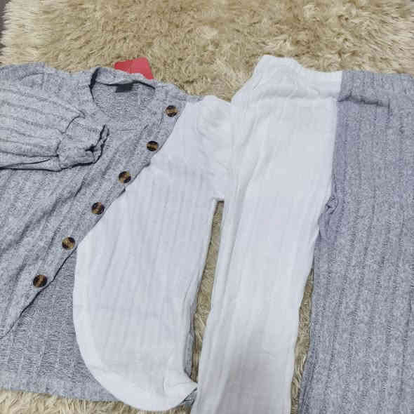 سلام عليكم ملابس شي ان أطفال ولادي وبناتي عمر أشهر ال ١٢ سنه يوجد توصيل داخل هيت حجز واتساب ***********
