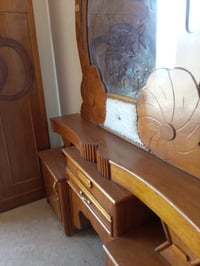 خوان يوجد غرفه نوم للبيع توج حطاطه سعر 850 لاستفسار على هاذ رقم 078433...