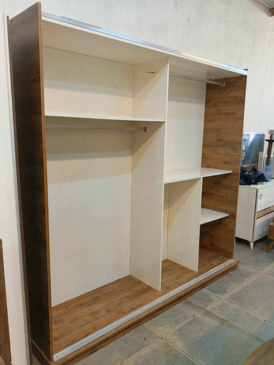 غرفه تركي نظيفه.اخت الجديده.السعر 375مع شد ونقل الحجز واتس***********
