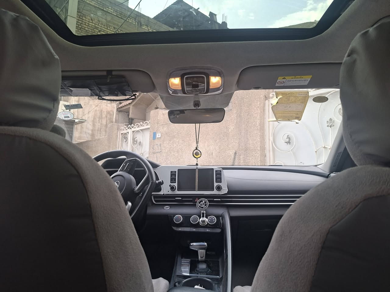 السلام عليكم النترا للبيع تجميع صيني  كفاله عامه سياره حلوه ونظيفه تخم تاير جديد+ بصمه+ بصمه باب+ فتحه + تحكم  استيرن + حساسات+ دبل نوزل $140
***********
