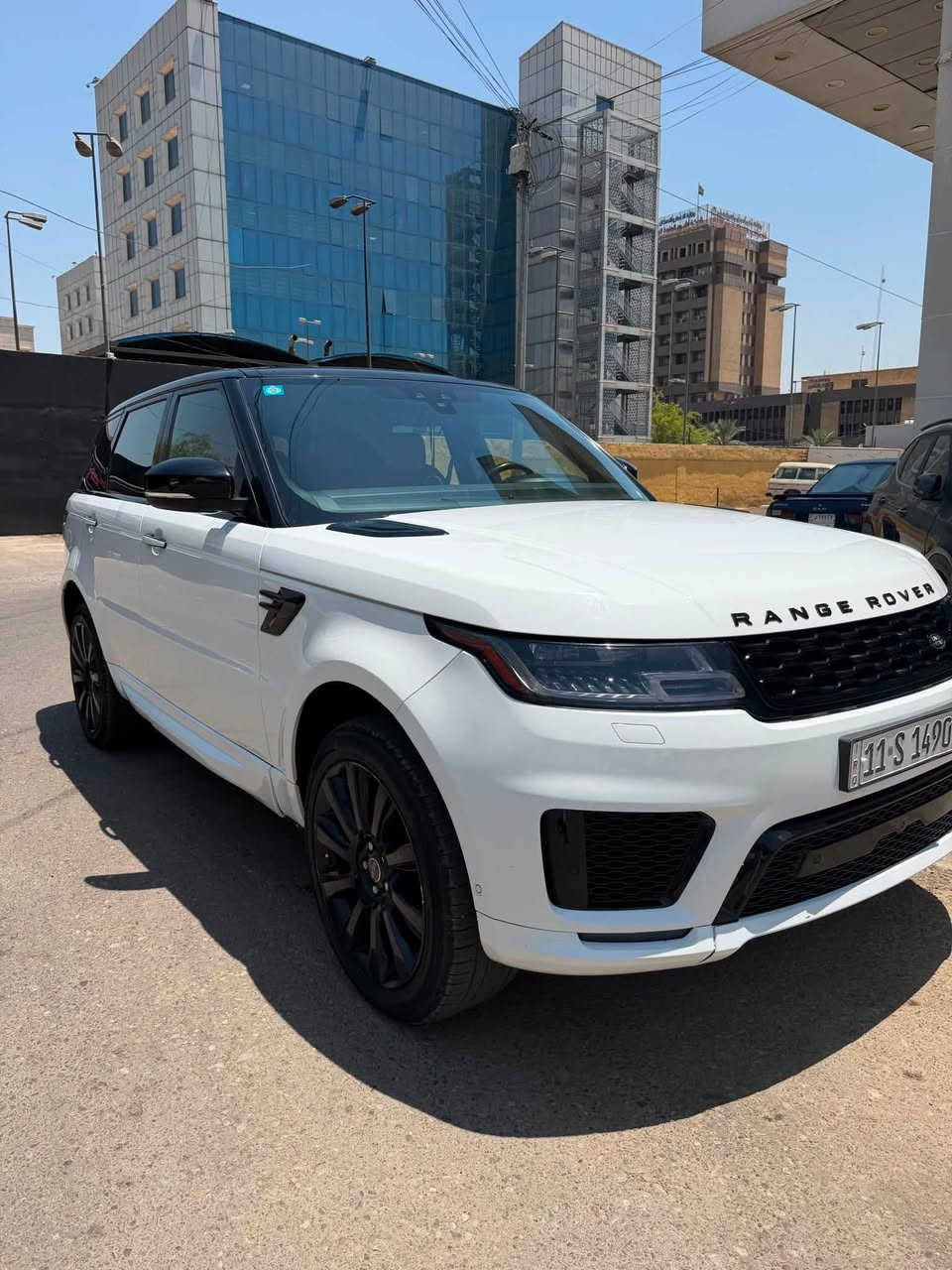 🚘 للبيع | رانج روفر سبورت HSE موديل 2021
للبيع رانج روفر سبورت HSE موديل 2021، محرك 6 سلندر استيراد أمريكي، لون أبيض، ممشى 104,000 كم، بحالة جيدة وجاهزة للاستخدام.

المواصفات:
✅ موديل 2021
✅ فئة HSE
✅ محرك 6 سلندر تيربو
✅ ناقل حركة أوتوماتيك 8 سرعات
✅ نظام دفع رباعي دائم (4WD)
✅ نظام تعليق هوائي قابل لتعديل الارتفاع
✅ فتحة سقف بانوراما
✅ تشغيل بصمة ودخول ذكي (Keyless Entry)
✅ تشغيل بزر (Start/Stop)
✅ شاشة عدادات رقمية
✅ شاشة معلومات وترفيه تعمل باللمس
✅ كاميرا خلفية مع حساسات أمامية وخلفية
✅ مثبت سرعة
✅ مقاعد جلد كهربائية مع ذاكرة حفظ
✅ تكييف أوتوماتيك متعدد المناطق
✅ إنارة LED أمامية وخلفية
✅ جنوط ألمنيوم أصلية
✅ Apple CarPlay وAndroid Auto
✅ نظام Terrain Response لاختيار أنماط القيادة
✅ ثلاجة داخلية (Cool Box)

ملاحظات السيارة:

* استيراد أمريكي.
* باب السائق الخلفي تبديل (سرقة).
* البابان جهة اليمين صبغ وسمكرة.
* السيارة تُفحص بأي مركز فحص يختاره المشتري، ولا يوجد أي مانع من الفحص.

💰 السعر: (350) دولار 

📍 العنوان: بغداد – شارع فلسطين

📞 للتواصل: ***********
