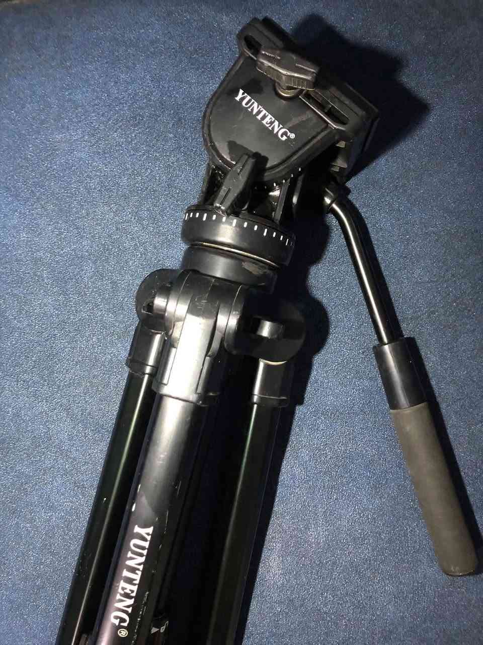 كامرة كانون 800d

نظيفة وصورتها حلوه
 الملحقات 4بطاريات 2 جدد 
مع ستان 
مع رام 32
مع الحزام مالتها
نقص شاحنة +قبق مكان البطارية
السعر 400 وبيها مجال 
للاستفسار ***********
