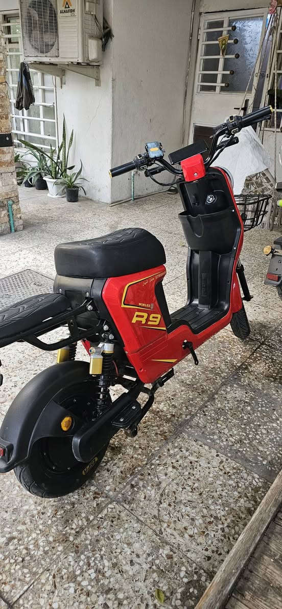 سلام وعليكم
للبيع دراجة شحن R9
فول مواصفات موديل 2025
5 بطارية استخدام شهر 
سرعة 109 تمشيك 55 كيلو متر
نظام P بارك نظام R رجوع للخلف
بلوتوث منفذ شحن 
اشارة يمنى يسرى دبل اشارة
دهن بريد دبل غاز
 السعر 425 وبيه مجال مكان بغداد حي العامل الرقم ***********
