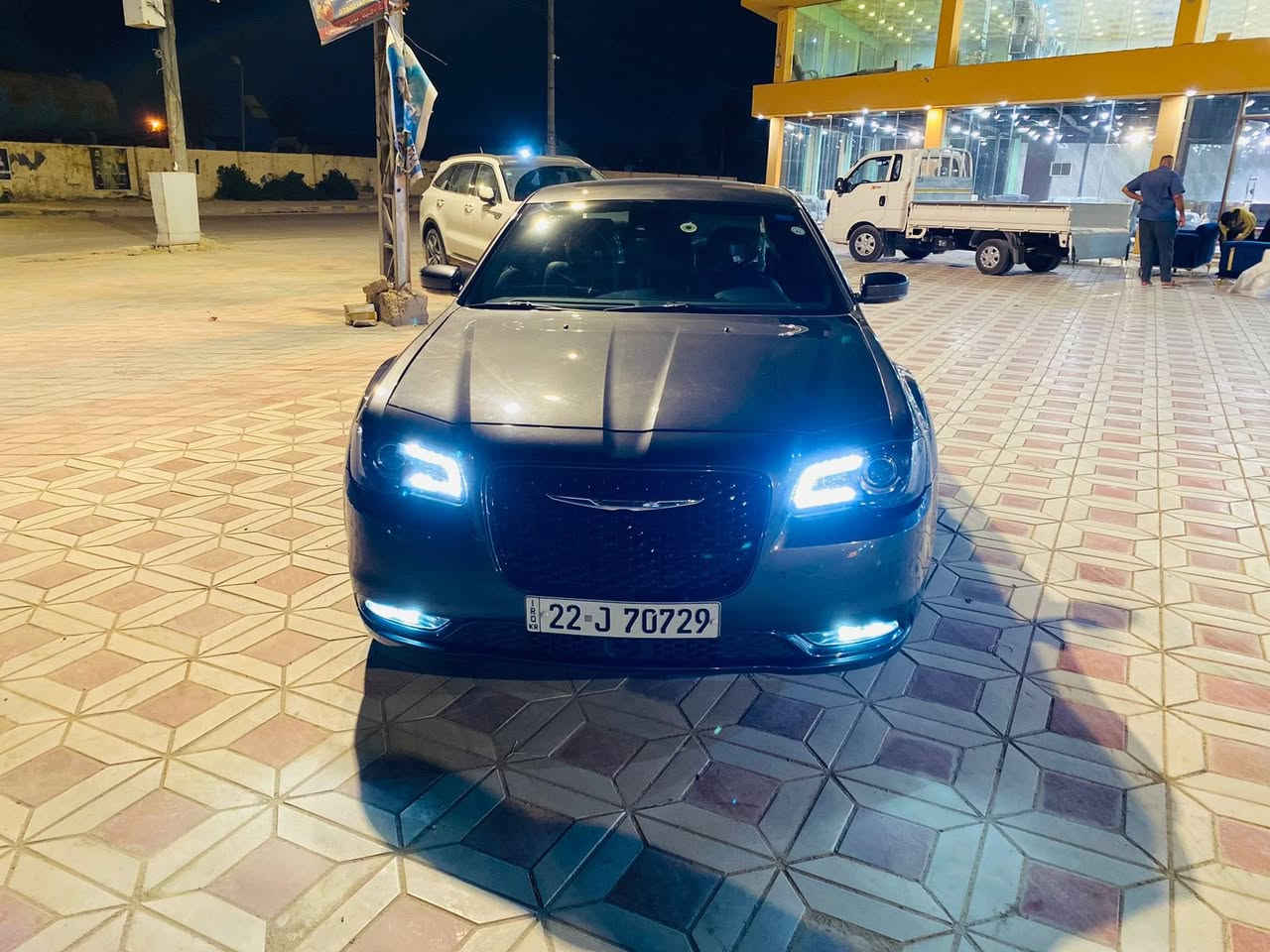 كرايسلر 300S 🤍
الموديل : 2022  . (خليجي) . 💯

العداد :  19000 كيلو متر

المحرك : V6 . 3.6L . 

الضمان : 3 سنوات او 60 الف كيلو متر . 

السيارة اربيل تحويل مباشر 

 

المواصفات :

* الواجهة الأمامية SRT. 

* پانوراما . 

* رادار امامي مع مانع تصادم . 

* نقطة عمياء . 

* حساسات امامية . 

* مصابيح امامية زنون مع LED . 

* ويل قياس 20 أنج . 

* حساسات خلفية . 

* بردة خلفية كهربائية . 

* شاشه كبيرة مع نظام ملاحة نفكيشن GPS .

* سستم صوت الپاين مع سماعات بريميوم .

* مقصورة الركاب من الجلد الفاخر .  

* مقاعد أمامية كهربائية عدد 2 . 

* ذاكرة لحفظ وضعيات الجلوس (ميموري) . 

* مقاعد أمامية تبريد وتدفئة . 

* مقاعد خلفية تدفئة . 

* تشغيل عن بعد . 

* ستيرن كهربائي . 

* تدفئة ستيرن . 

* محدد سرعة . 

* تلفون بلوتوث . 

* كاميرا خلفية .

* مرايا متحسسة للاضاءة العالية .

* كير شفتر بالستيرن . 

* دخول ذكي (بصمة) .

 

مكان السيارة النجف

 

تفاصيل اكثر ع خاص 🥇

***********

رقم واتساب 👆
