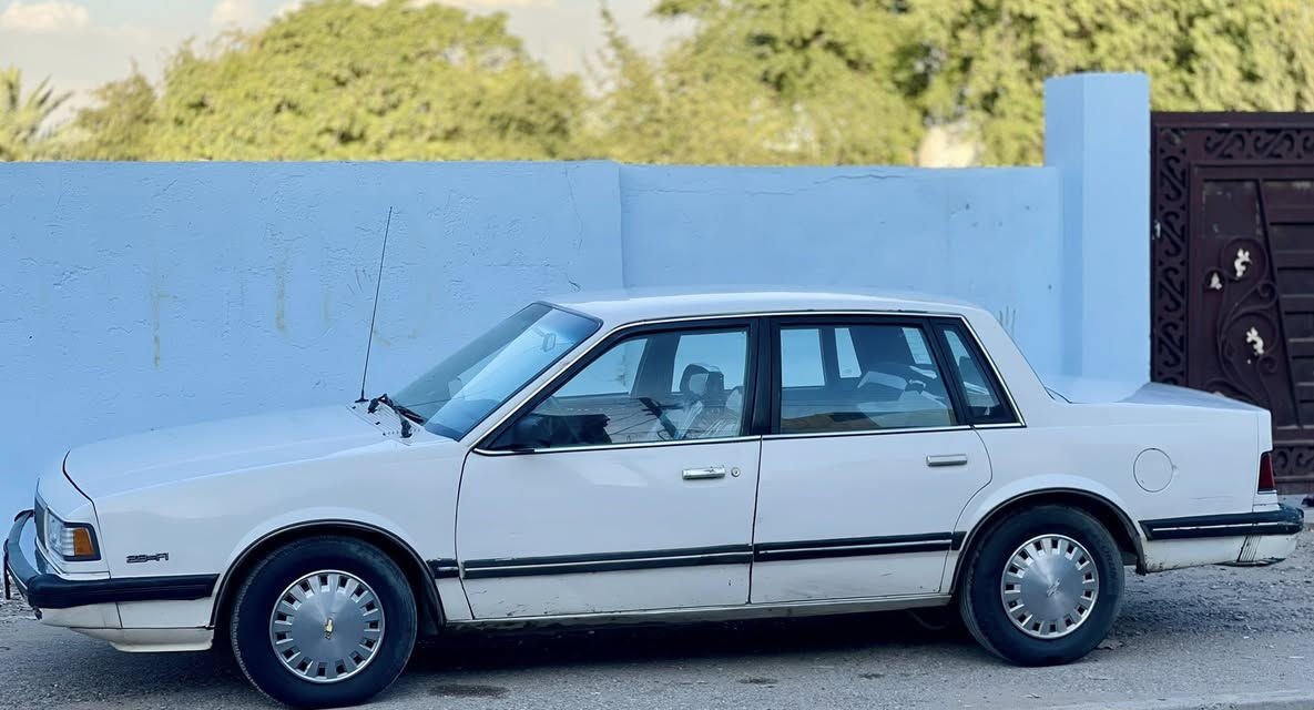 سلبرتي بلاديه بدون صبغ كير محرك تبريد ثلج داخلها نضيف جدا  وترايك من دوله لدوله..السيارة رقم بغداد ومكاني بغداد الشعب هذه رقمي وبي واتساب .. ***********
سعرها 52 وبيها مجال
