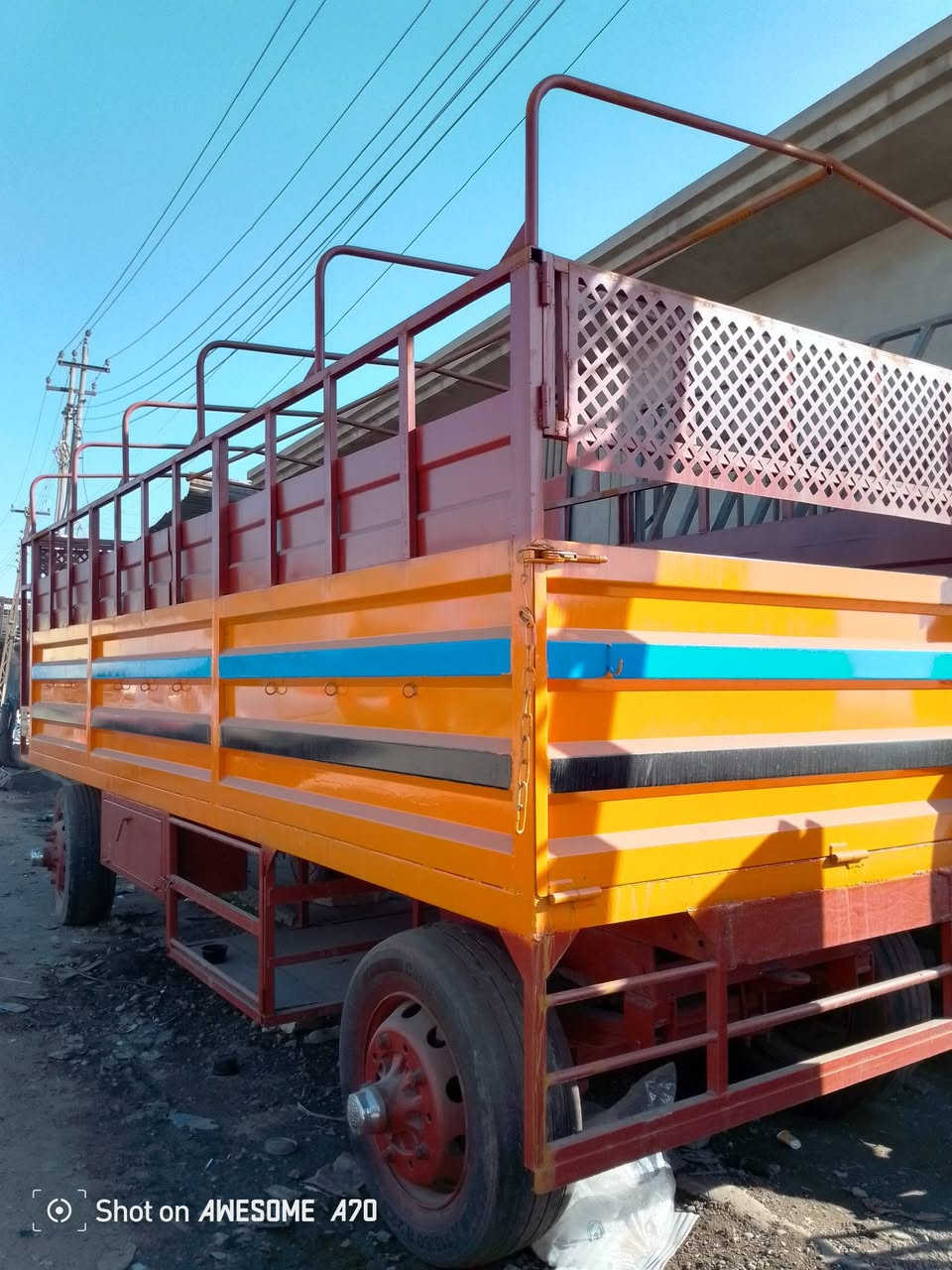 السلام عليكم من رخصه صاحب كروب عربانه رحيل جاهزه للبيع طول 6متر عنوان موصل وادي عكاب للاستفسار على هذا  رقم ***********
