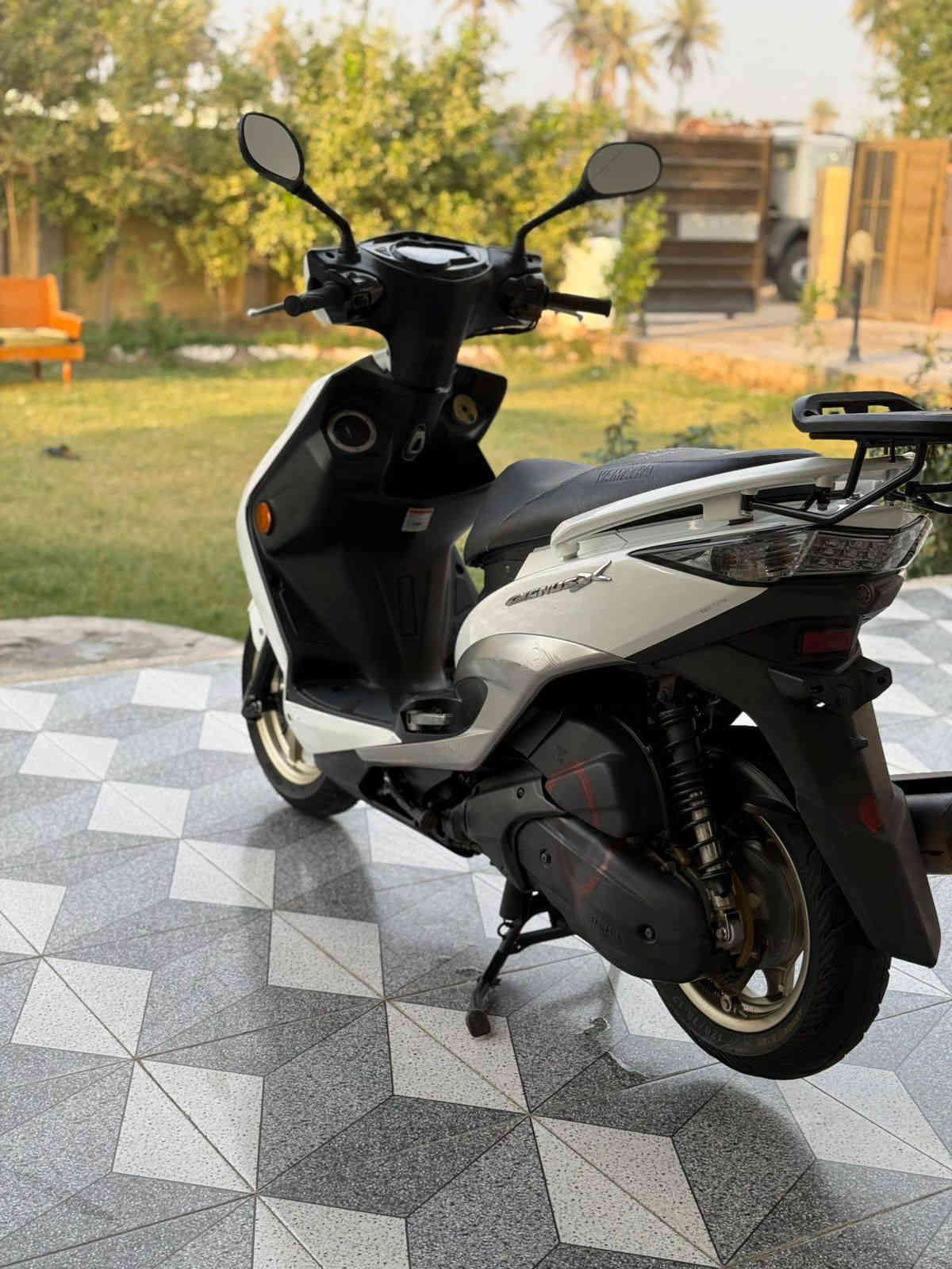 سلام عليكم سكنس لد كوري كارتون صارلي 20 يوم مطلعه من شارع ضلال ختم واحد ويه المحرك سوادات جديده ويل لون ذهبي السعر  مليون او600 وبيها مجال لاستفسار اكثر اتصل وخادم ‏‪***********‬‏
