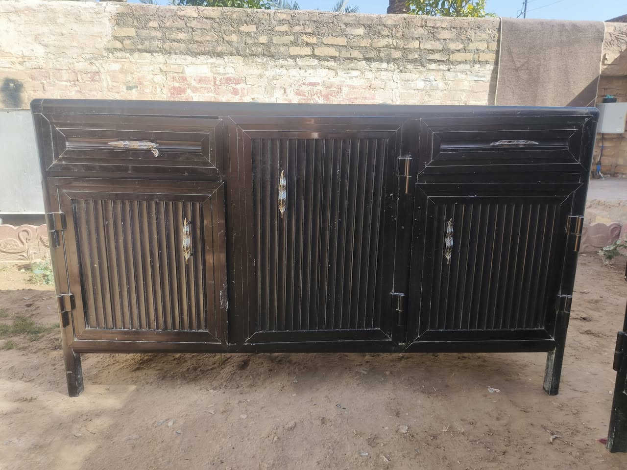 سلام وعليكم
كاونتر حطاطه ألمن يوم 
٥ قطع كلش مرتب ونضيف للبيع 
السعر ٢٧٠ الف او بي مجال شوي 
العنوان ديالى منصوريه الجبل سد حمرين 
***********
