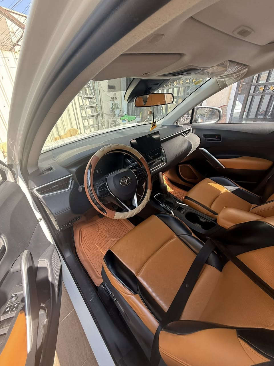 السلام عليكم فوت لندر لبيع موديل 2024 فول مواصفات فتحه كشن جلد لون مشمشي خمس كامرات صندوك كهرباءي مكفوله كفاله عامه لاستفسار ***********
