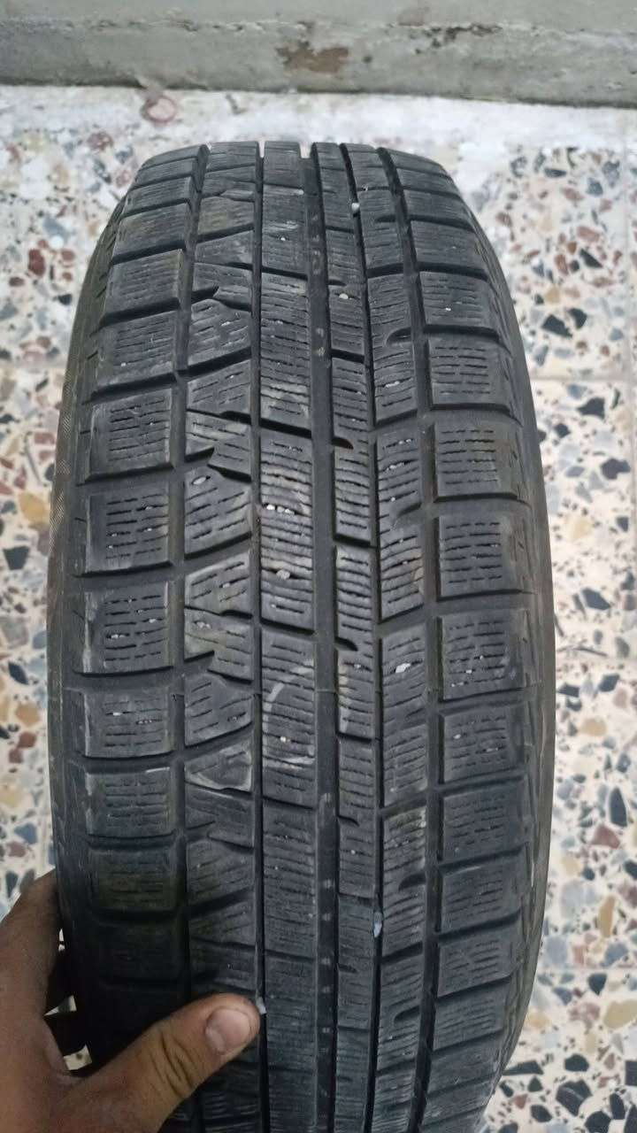 سلام عليكم
متوفر إطارات 
185/60/15
185/65/15
175/65/15
باله نظيف كلش سعر زوج 35 
***********
حلة حي صناعي
