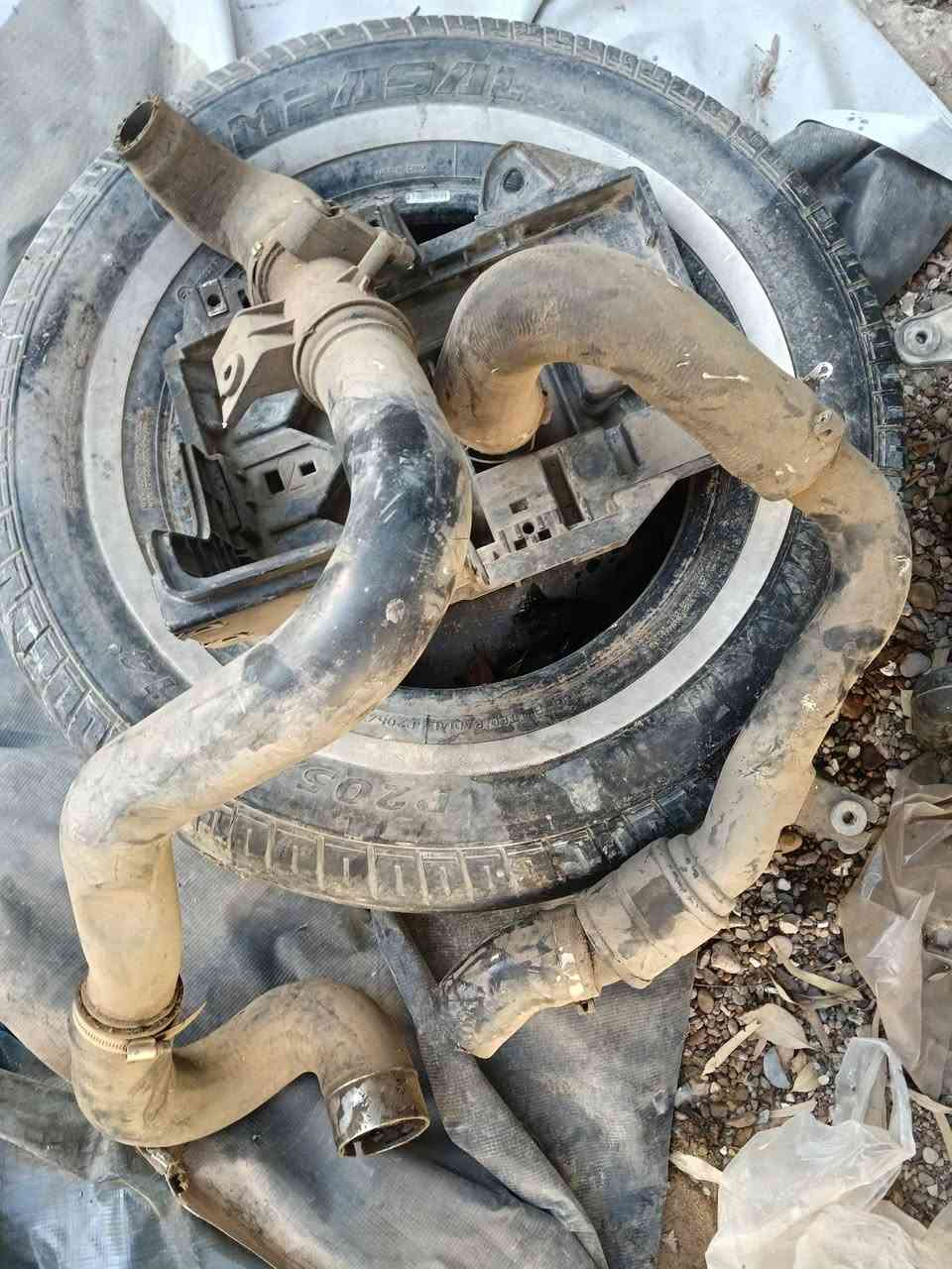 السلام عليكم مكينة وكير هيه وغراضهه مال دودج دارت 1400 تيربو
المكينة شغاله لاتنقيص ولا تبخير 
الكير عطلان كوم حديد 
للاستفسار
***********
