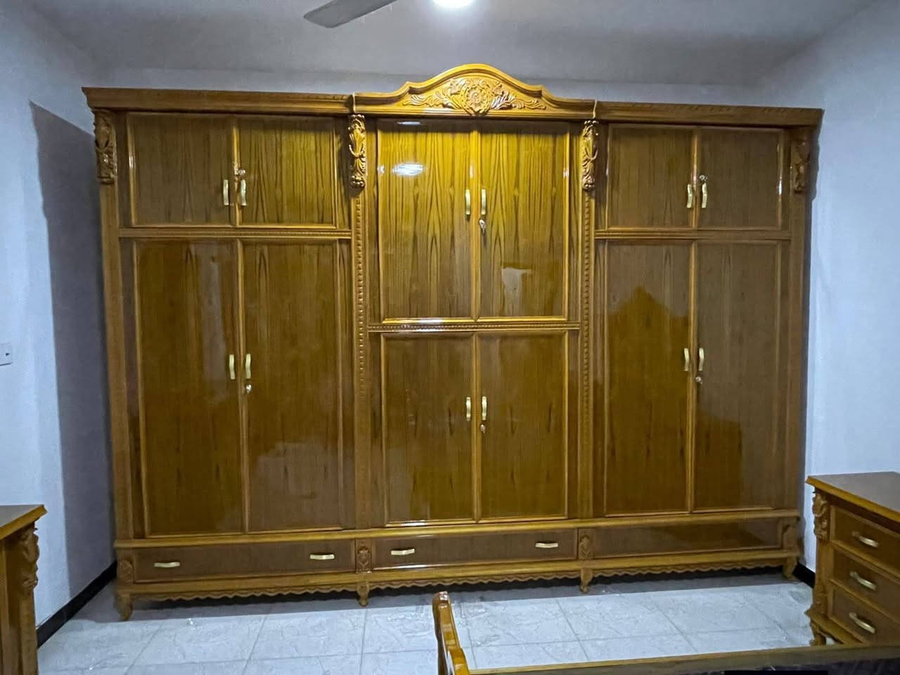 سلام عليكم يوجد الدينه كافت نواع النجاره البيبان وغرف وكناتير بنسب السعار الستفسار *********** يوجد واتساب
