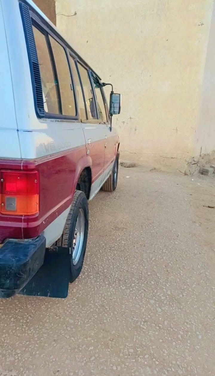 اسلام عليكم باجيرو مديل 91 نضيف وبللادي حداديه جديد تخم تاير خياسات كاصيهن وكله نضيف محرك بانزين،6v راسني خاص والله كريم وسعر 45
وبي مجال‏‪***********‬‏
