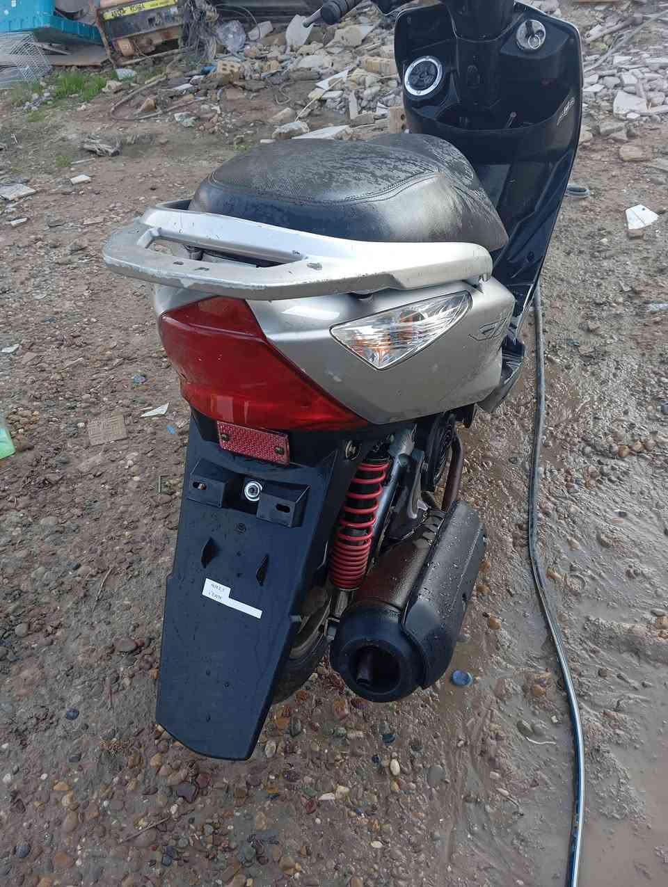 السلام عليكم دراجه ماكس ثعلب محرك مكفول من كلشي ممفتوح دراجه خير من الله محرك ناعم كهربائيات اشاير كله شغال سلف هندر بأي وكت نگره فقط بيهه كلچ خلفي تعبان سعر 450وبي حك الجيه مكان الجسر الدوار مال التاجي رقم ***********
