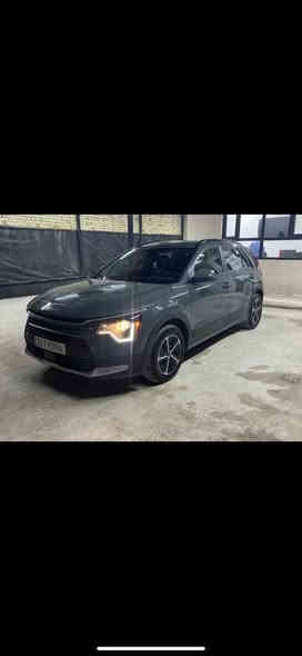 السلام عليكم 
كيا نيرو 2025 EX هايبرد 
ماشيه 5000 ميل مرقم بغداد 
للتواصل ***********
